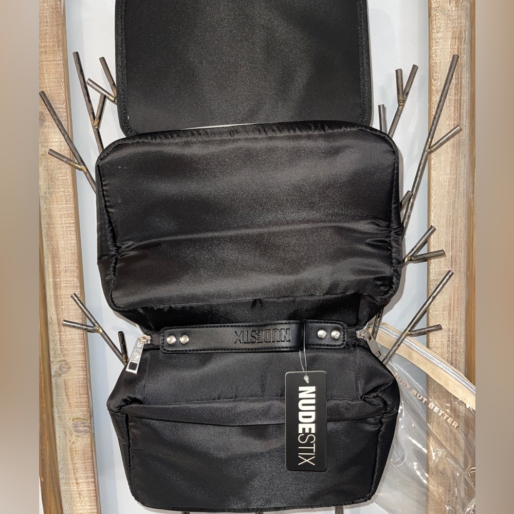 NUDESTIX Hanging Cosmetics Case/Toiletries Case - Picture 9 of 12